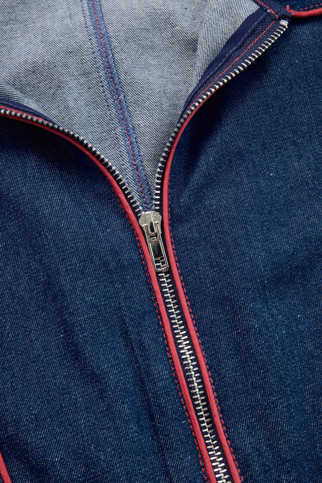 Combinaison Denim Rétro – Coupe Large & Zip Élégant