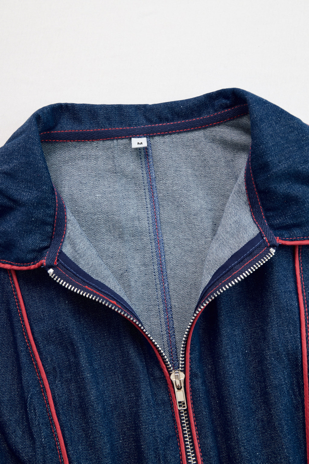 Combinaison Denim Rétro – Coupe Large & Zip Élégant