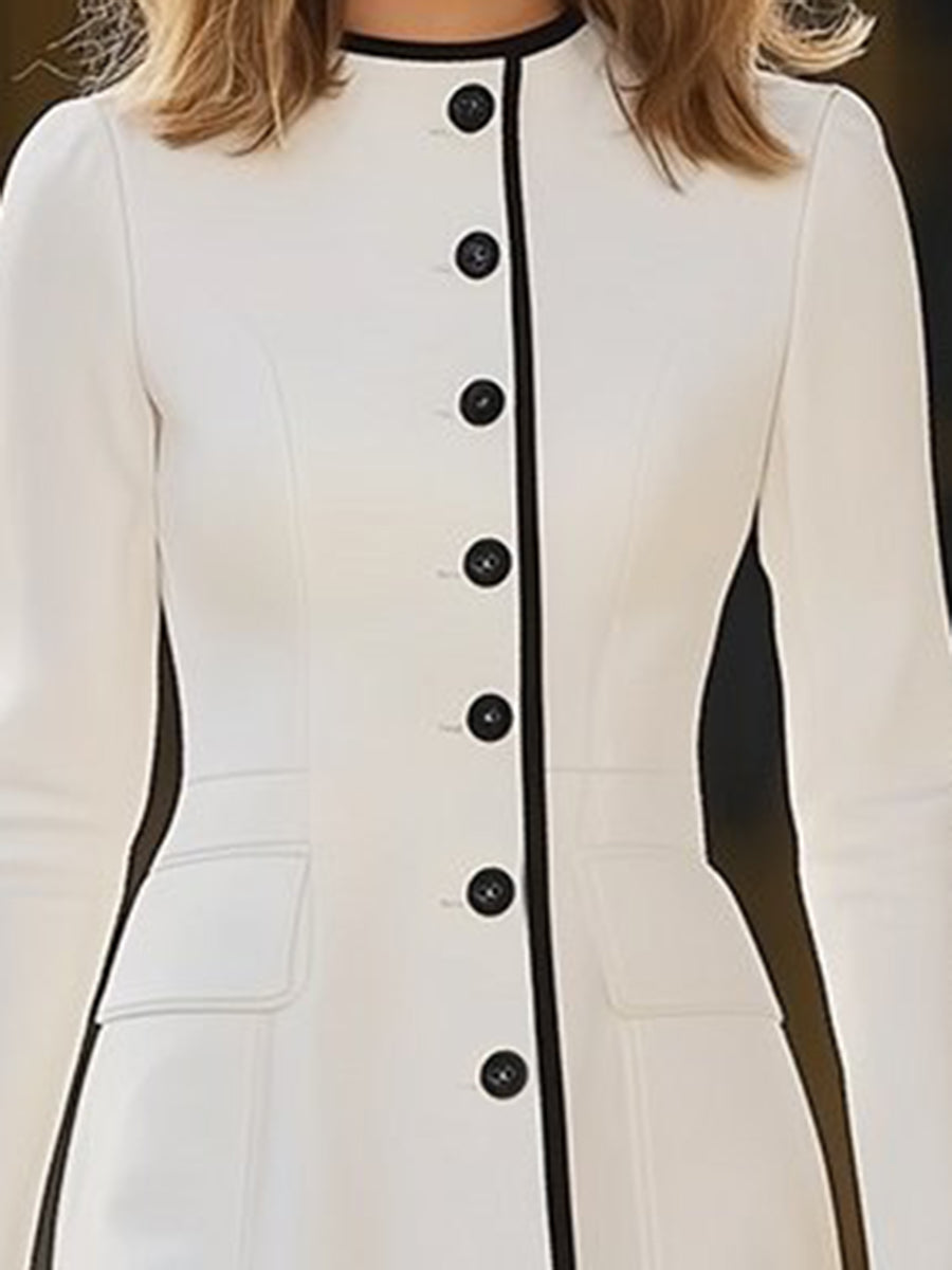 Chic Contrastée – Boutons Élégants & Coupe Structurée